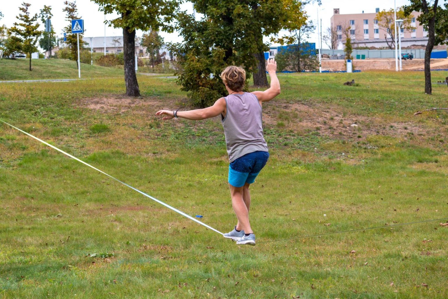 Slackline Slackline - Víte, co to je a jaká je jeho cena? | Fitnesaci.cz